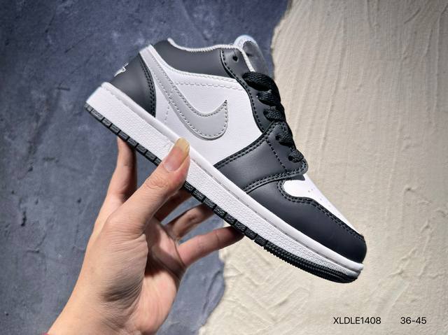 新品上市实拍 Air Jordan 1 Low 低帮 蓝柠檬 Aj1 乔丹1代 Aj1 乔1 低邦 蓝黄拼接 乔丹篮球鞋系列 鞋身采用蓝色皮革勾勒轮廓，明黄色注