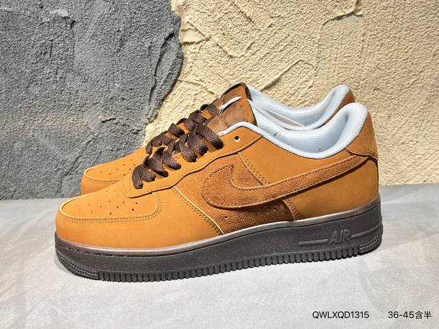 耐克 Nike Air Force 1 '07空军一号 低帮百搭休闲运动板鞋。柔软、弹性十足的缓震性能和出色的中底设计，横跨复古与现代的外型结合Fz4617 Q