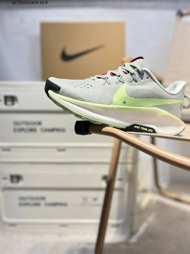 Nike Reactx Pegasus Trail 5 Next Nature 越野跑步鞋登月兼顾迅疾外观和稳固脚感 后跟覆面和中足动态支撑巧妙融合 缔造稳定顺
