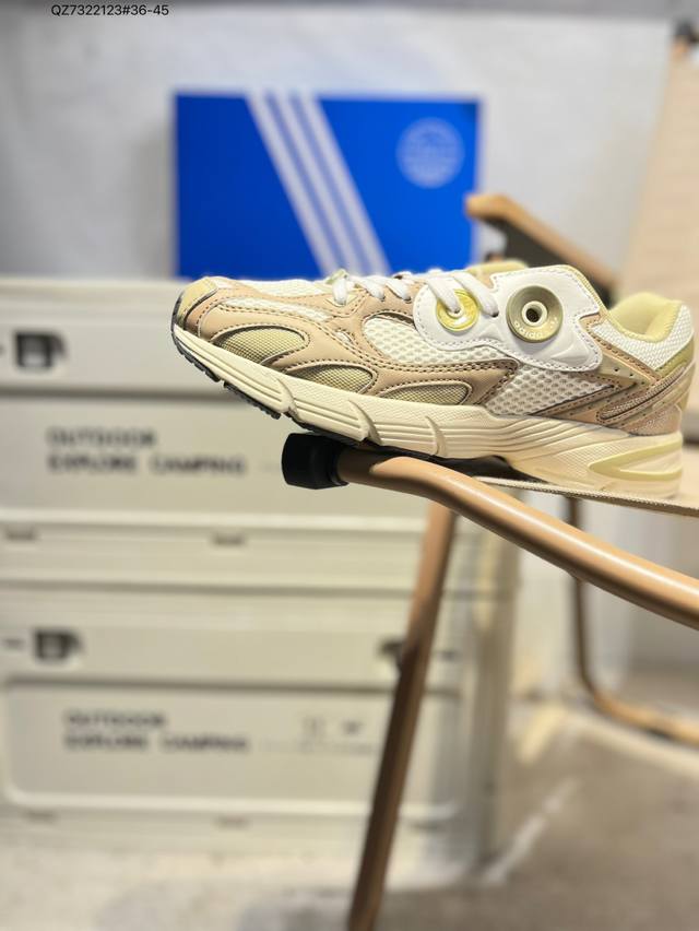 Adidas Originals Astir 复古单品这款Adidas Astir 慢跑鞋,助你向世界展示自己的态度。灵感源自00年代的亮眼跑鞋,金属色网材鞋面