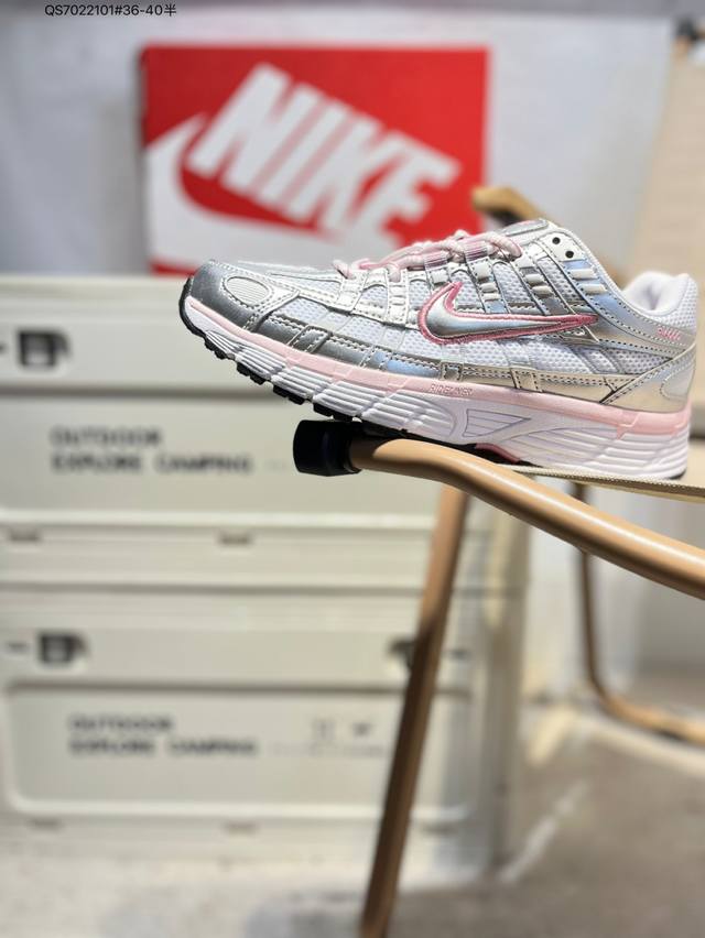 耐克 Nike P-6000 Laser Blue 复古科技个性运动老爹鞋。该鞋款鞋面采用纵横交错的覆面，重现 0 年代跑鞋风格，同时搭配缓震鞋垫，带来舒适的步