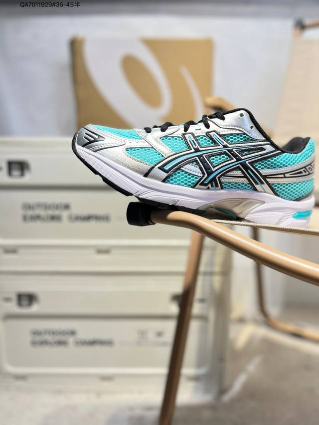 Asics Gel-1 亚瑟士经典跑鞋 如今机能风和户外风吹得正劲，便是主打“Urban Outdoor机能越野风格”，城市和户外场景都能轻松应对。关键是跑鞋的