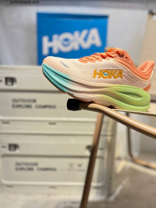 Hoka One One Clifton 9 克里夫顿系列 轻盈透气的针织网面跑鞋 #增强鞋面的强度和支撑性能 搭配柔软的鞋舌 让双脚在舒适包裹中跑的更加畅快