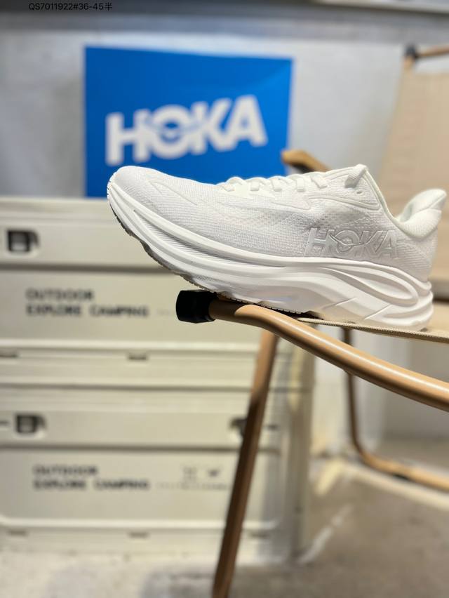 Hoka One One Clifton 10 克里夫顿系列 轻盈透气的针织网面跑鞋 #增强鞋面的强度和支撑性能 搭配柔软的鞋舌 让双脚在舒适包裹中跑的更加畅快