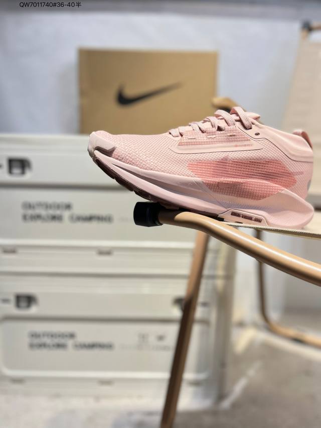 Nike Reactx Pegasus Trail 5 Gtx 越野跑步鞋登月兼顾迅疾外观和稳固脚感 后跟覆面和中足动态支撑巧妙融合 缔造稳定顺畅的迈步体验官方