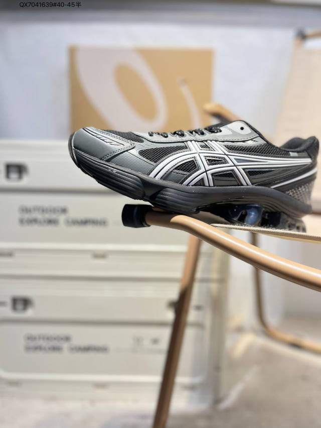 Asics Gel-Kientic Fluent亚瑟士经典跑鞋 如今机能风和户外风吹得正劲，便是主打“Urban Outdoor机能越野风格”，城市和户外场景都