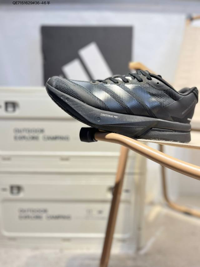 Adidas Adizero Boston 13泡棉搭配全掌碳板 缓震透气跑步鞋Adizeroboston12跑鞋专为中长跑而设计它们通过来自Energyrod