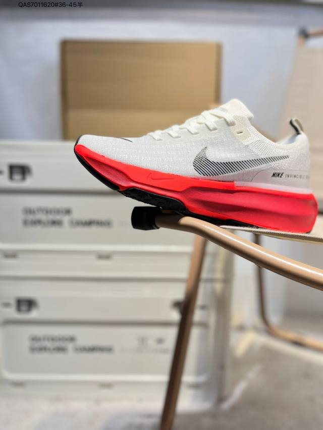 采用外露式Flyknit飞织面料鞋面材质#搭载Zoomx轻盈泡棉缓震科技中底#防滑缜密块状橡胶外底耐克Nike Zoomx Invincible Run Fly
