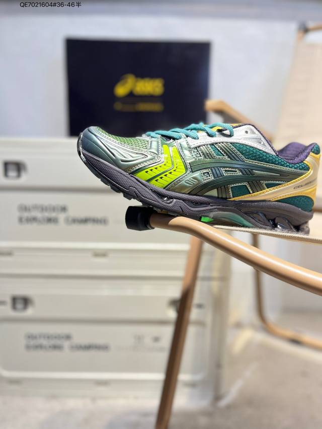 Asics Gel-Kayano 14亚瑟士经典跑鞋 如今机能风和户外风吹得正劲，便是主打“Urban Outdoor机能越野风格”，城市和户外场景都能轻松应对