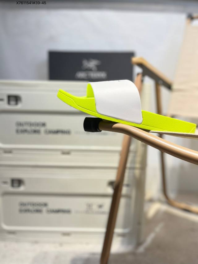 原100特价 Arcteryx Slipper M 始祖鸟一字拖鞋 原单渠道 中底设计提供更佳支撑和舒适感受 一片式鞋面搭配加厚衬里 贴合脚面 给予舒适脚感07