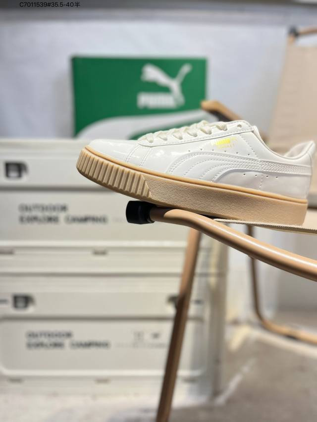 Puma Suede Platform Gold 蕾哈娜 2代 [ Puma Suede Platform Gold ] 厚底设计，配以全新色彩和设计元素，重新