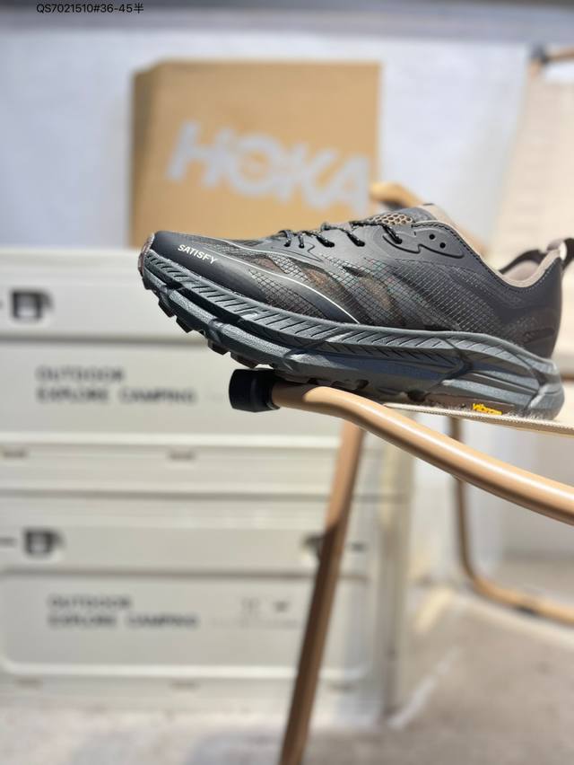 Satisfy X Hoka M Mafate Speed 4全新配色 这个品牌来自于新西兰的毛利语，Hoka表示大地，One One表示飞越，连起来就是飞越地