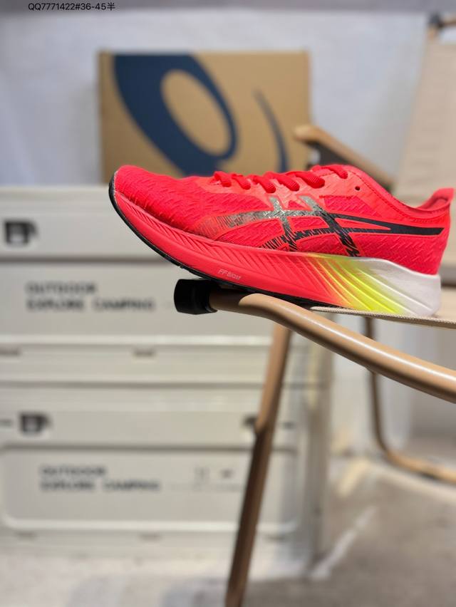 Asics Metaracer Tokyo 亚瑟士经典跑鞋 如今机能风和户外风吹得正劲，便是主打“Urban Outdoor机能越野风格”，城市和户外场景都能轻