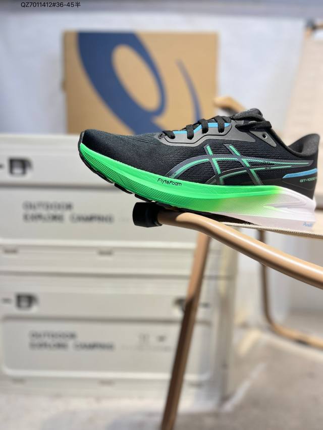 Asics Gt- 013亚瑟士经典跑鞋 如今机能风和户外风吹得正劲，便是主打“Urban Outdoor机能越野风格”，城市和户外场景都能轻松应对。关键是跑鞋