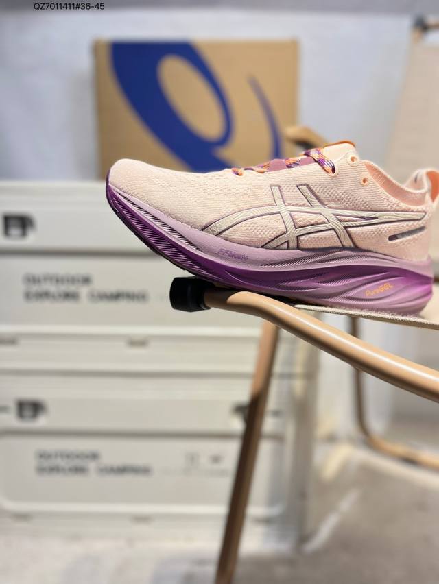 Asics Gel-Nimbus 26亚瑟士经典跑鞋 如今机能风和户外风吹得正劲，便是主打“Urban Outdoor机能越野风格”，城市和户外场景都能轻松应对