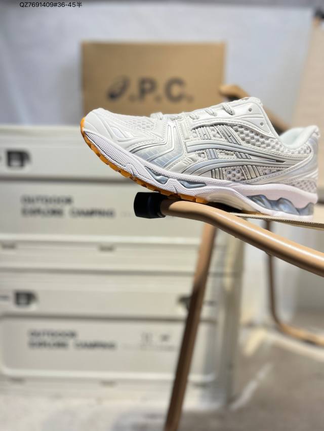 Asics Gel-Kayano 31亚瑟士经典跑鞋 如今机能风和户外风吹得正劲，便是主打“Urban Outdoor机能越野风格”，城市和户外场景都能轻松应对