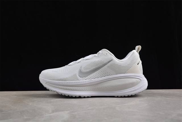 Nike Air Zoom Vomero 18 登月18 2025新款缓震休闲跑鞋 Hm6804-104尺码：36 36.5 37.5 38 38.5 39 4