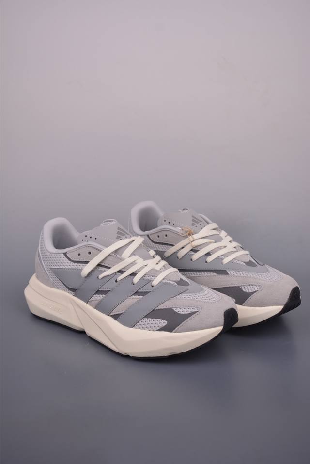 Adidas Lightblaze 阿迪透气跑步鞋麂皮网面拼接 纯原版本 简约舒适防滑耐磨低帮 休闲老爹鞋承载青春情怀的板鞋 经典三条杠装饰鞋侧 品牌辨识度清晰