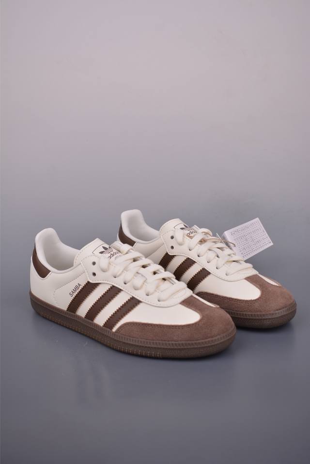 Adidas Samba Og 复古桑巴板鞋 纯原大厂出品 这款桑巴鞋展示了高质量的工艺 带有装饰的超锁缝制和无缝的手感 柔软、柔软的皮革造型和标志性的3条纹完