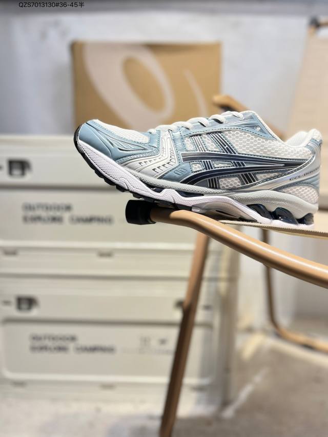 Asics Gel-Kayano 14亚瑟士经典跑鞋 如今机能风和户外风吹得正劲，便是主打“Urban Outdoor机能越野风格”，城市和户外场景都能轻松应对