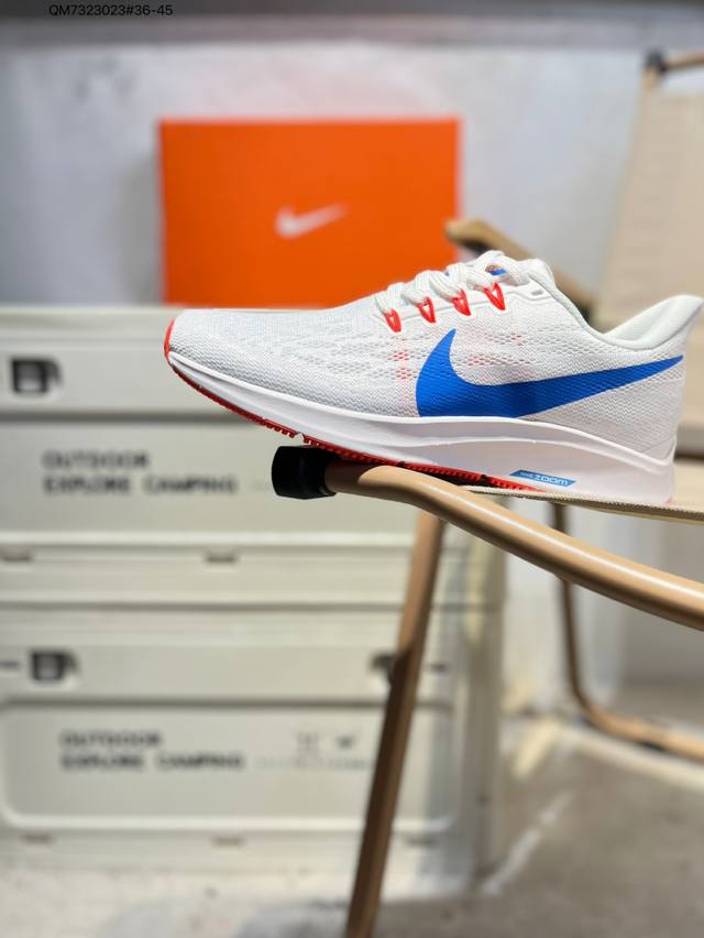 Nike Air Zoom Pegasus 登月36代 网面透气跑步鞋 兼顾迅疾外观和稳固脚感 后跟覆面和中足动态支撑巧妙融合 缔造稳定顺畅的迈步体验 采用密度