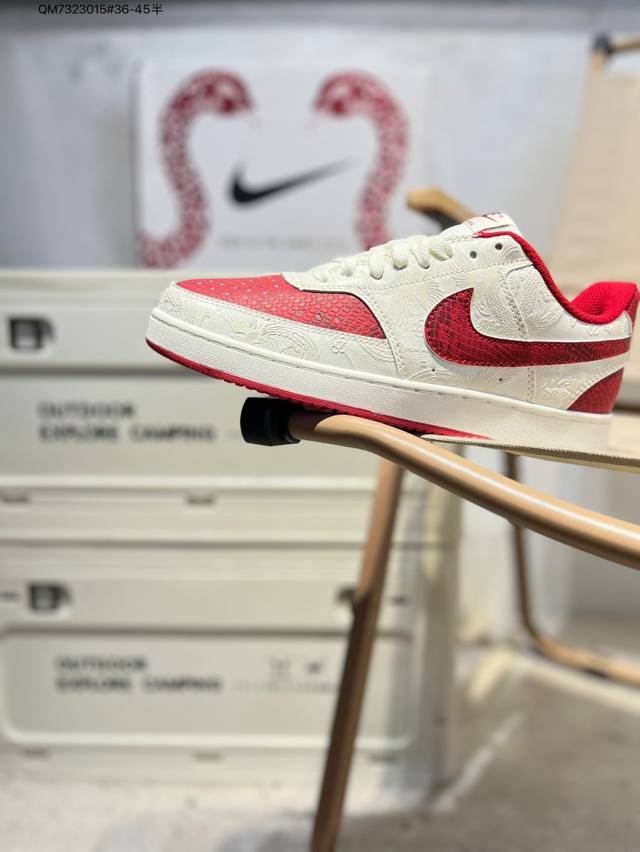 Nike Court Vision Low 低帮百搭透气休闲运动板鞋 经典耐用的设计，兼顾舒适脚感和出众风范，演绎匠心之作。结构性的支撑贴合感结合复古篮球设计，