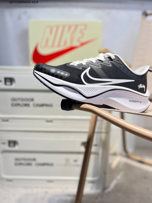 耐克Nike Vomero Plus 反转Swoosh｜跑鞋圈新王！厚底增高运动跑步鞋 时尚老爹鞋 这双Vomero Plus真的太绝了！反转Swoosh设计超