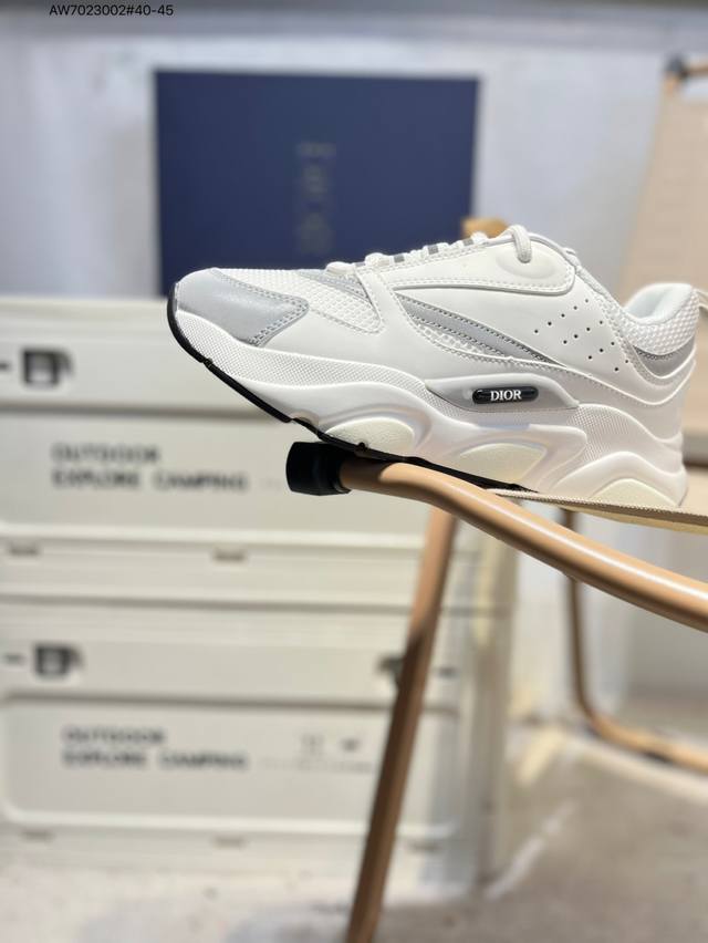 Dior 迪奥B22 男款慢跑时装运动鞋 原产原楦原纸版数据开发 配置专柜购物袋及配件 配置抗压快递外包牛皮纸壳 采用光滑牛皮革组合网织布面材质 正确吸汗网布贴
