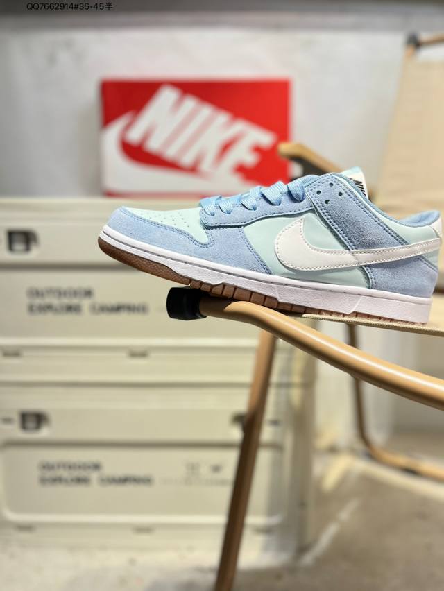 耐克Nike Dunk Low 板鞋Sb系列经典百搭休闲运动板鞋加厚鞋舌的填充，使舒适性大大提升，同时也更方便穿脱中底部分则加入了脚感柔软舒适Zoomair气垫