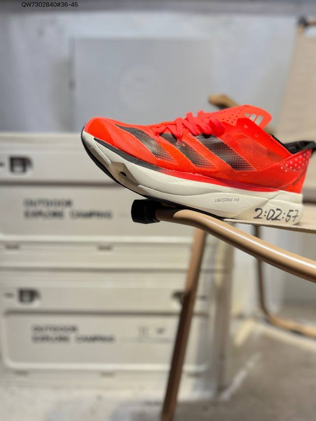 Ad Y-3 Adios Pro 3.0轻盈跑鞋耐磨减震专业跑步鞋 冲向目标，一路向前，不断挑战和突破自我无论是平时训练还是马拉松，让这款Adidas跑步鞋伴你