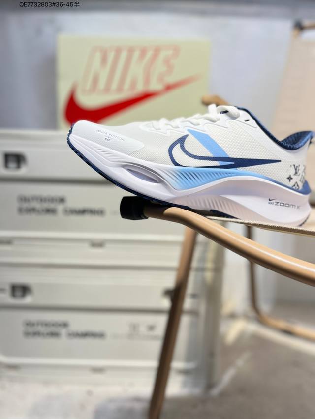 耐克Nike Vomero Plus 反转Swoosh｜跑鞋圈新王！厚底增高运动跑步鞋 时尚老爹鞋 这双Vomero Plus真的太绝了！反转Swoosh设计超