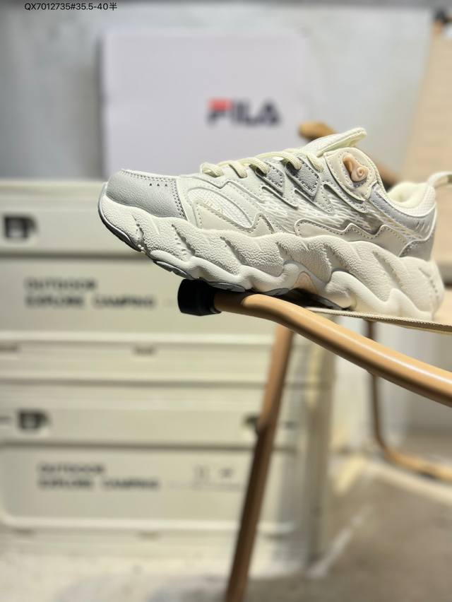 Fila Fusion 斐乐 潮牌低帮运动休闲鞋Filafusion主要以时尚运动文化 跨界联名为主 结合当下广受欢迎的滑板街篮棒球、骑行等时尚运动 运用拼接、