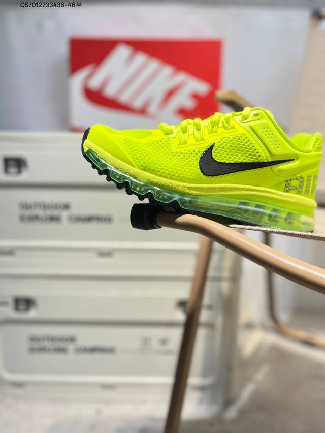 Nk Air Max 2013 复古透气网布气垫跑鞋 搭配全掌式 Max Air 气垫，为步伐注入充沛活力。半透明中底和外底，为整体造型画龙点睛，打造舒心时尚H