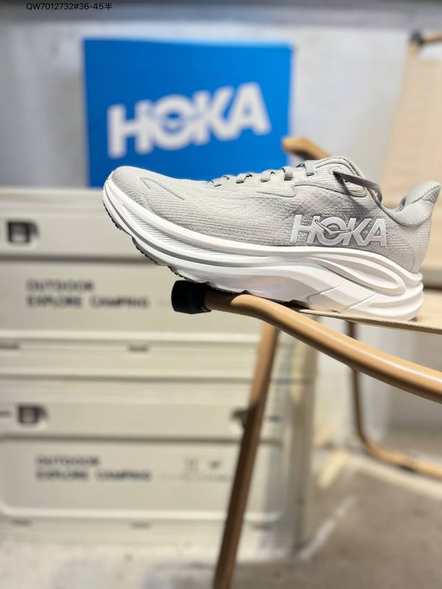 Hoka One One Clifton 10 克里夫顿系列 轻盈透气的针织网面跑鞋 #增强鞋面的强度和支撑性能 搭配柔软的鞋舌 让双脚在舒适包裹中跑的更加畅快