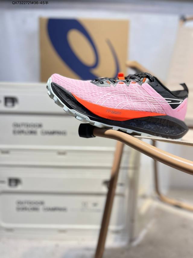 Asics Gel-Trabuco 13亚瑟士经典跑鞋 如今机能风和户外风吹得正劲，便是主打“Urban Outdoor机能越野风格”，城市和户外场景都能轻松应