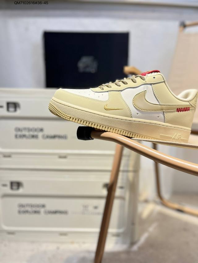 耐克 Nike Air Force 1 '07空军一号 百搭休闲运动板鞋。柔软、弹性十足的缓震性能和出色的中底设计，横跨复古与现代的外型结合，造就出风靡全球三十