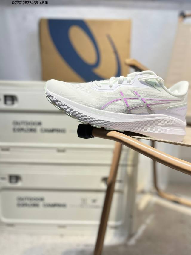 Asics Gel- 013亚瑟士经典跑鞋 如今机能风和户外风吹得正劲，便是主打“Urban Outdoor机能越野风格”，城市和户外场景都能轻松应对。关键是跑