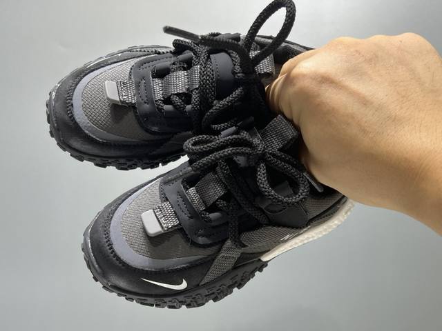 特价 耐克新款轮胎底魔术贴儿童老爹鞋Size：26-37码大火的轮胎底系列魔术贴设计，穿脱超级方便优质皮料拼接，质感超赞抓地力超强的轮胎橡胶大底去，脚感不言而喻