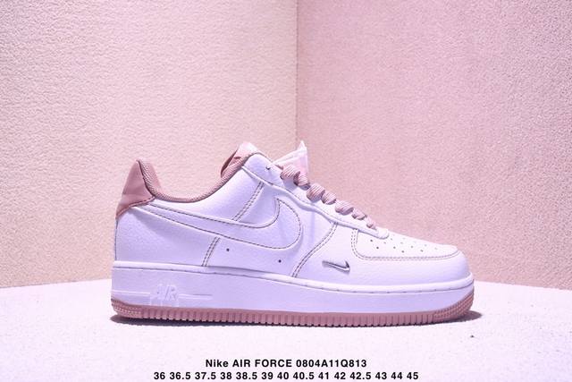 公司级耐克Nike Air Force 7空军一号低帮百搭休闲运动板鞋。柔软、弹性十足的缓震性能和出色的中底设计，横跨复古与现代的外型结合，造就出风靡全球三十多