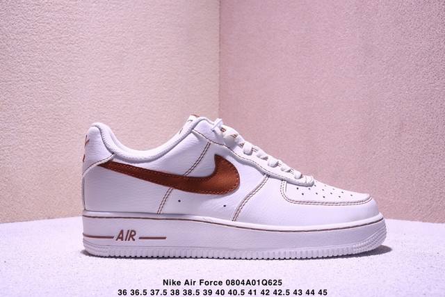 Nike 耐克 男女鞋真标半码制，升级原楦原纸版数据开发版型，采用硬质牛剖革鞋面材质，内置全掌Air Sole气垫官方新色，耐克Nike Air Force 7