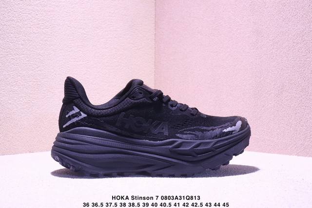 公司级Hoka Stinson 7 低帮专业越野跑步鞋 这款鞋5Mm的前后掌落差能让你贴近自然跑的步态 使你的身体对鞋子的缓震和支撑特性依赖变少 从而增加自身的