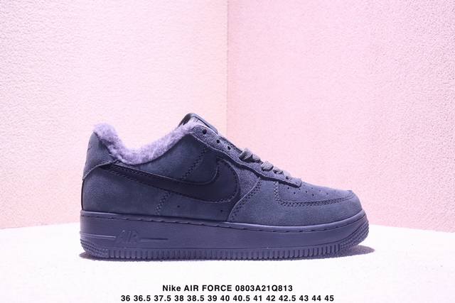 公司级耐克Nike Air Force 7空军一号低帮百搭休闲运动板鞋。柔软、弹性十足的缓震性能和出色的中底设计，横跨复古与现代的外型结合，造就出风靡全球三十多