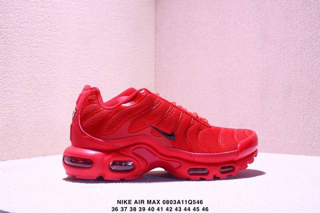 耐克Nike Air Maxplus Drift休闲气垫缓震跑步运动鞋 造型超讨喜！鞋面以帆布和织物材质包裹，保证了轻薄透气，更适合夏季穿着。鞋侧 鱼骨 形状的