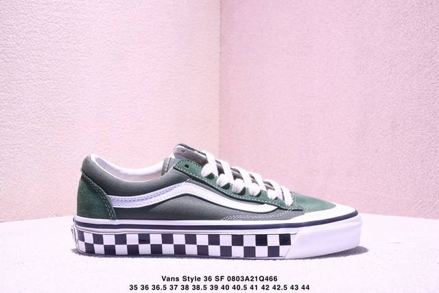 Vans Style 36 Sf绿色棋盘格低帮板鞋，经典绿色搭配白色底，黑白棋盘格设计，简约大气。鞋身采用优质帆布材质，舒适贴合，适合四季穿搭。 尺码：35 3