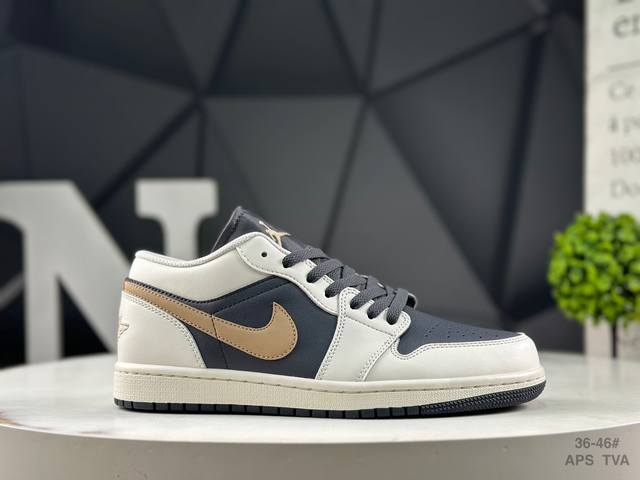 耐克 Air Jordan 1 Low 低帮 蓝柠檬 Aj1 乔丹1代 Aj1 乔1 低邦 蓝黄拼接 乔丹篮球鞋系列 鞋身采用蓝色皮革勾勒轮廓，明黄色注入后跟收
