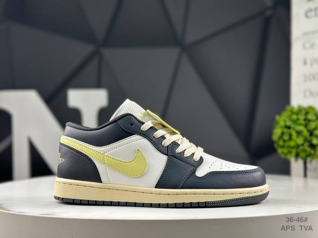 耐克 Air Jordan 1 Low 低帮 蓝柠檬 Aj1 乔丹1代 Aj1 乔1 低邦 蓝黄拼接 乔丹篮球鞋系列 鞋身采用蓝色皮革勾勒轮廓，明黄色注入后跟收