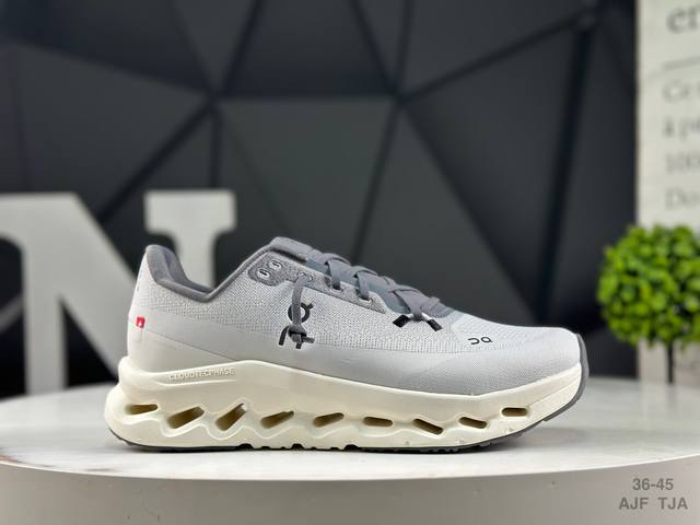 On 昂跑 Cloudtilr 轻量运动休闲鞋！脚感很舒服，鞋底柔软且包裹性好，上脚显腿长，不用系鞋带很方便～ 不管休闲还是运动都很百搭。 尺码：如图所示 Aj