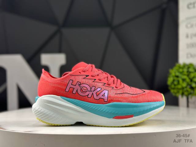 Hoka One One Mach X 2 全新配色 低帮轻量户外越野休闲运动慢跑鞋这个品牌来自于新西兰的毛利语，Hoka表示大地，One One表示飞越，连起