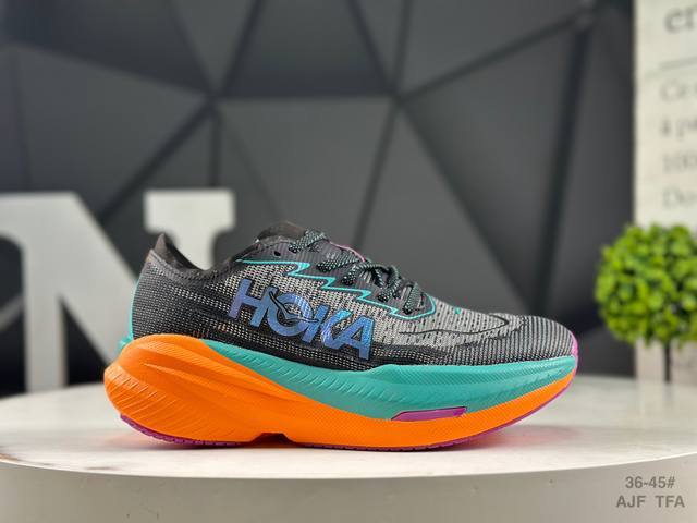 Hoka One One Mach X 2 全新配色 低帮轻量户外越野休闲运动慢跑鞋这个品牌来自于新西兰的毛利语，Hoka表示大地，One One表示飞越，连起