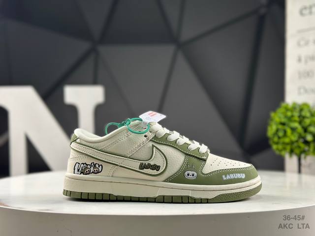 海外爆款限量发售！高端定制 耐克 Nike Sb Dunk Low “Labubu拉布布联名---奶白绿色呲牙印花” 高端定制 低帮休闲板鞋 定制鞋盒 大厂纯原